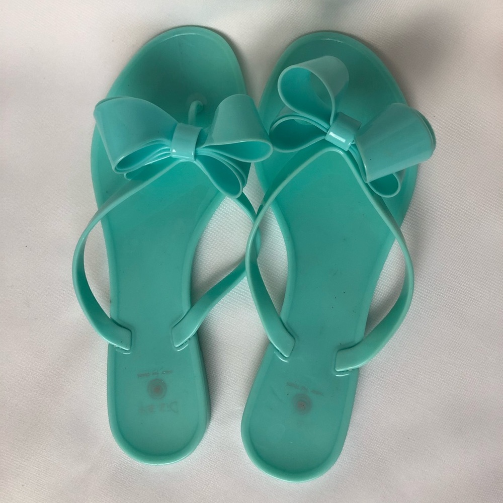 Dizzy Turquoise Flip Flop Sandals 🦋